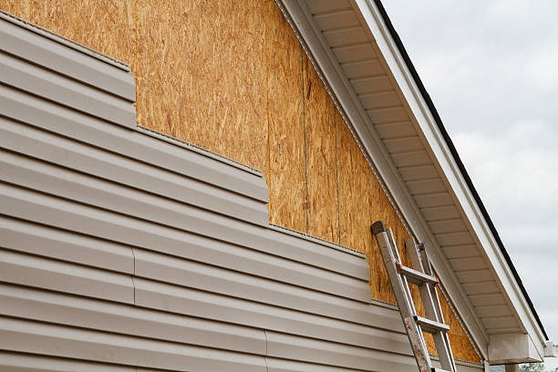 Professional Vinyl Siding technician working in Cumming, GA